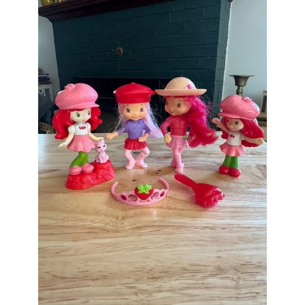 early-2000s Strawberry Shortcake figure lot of 4 figures plus two accessories